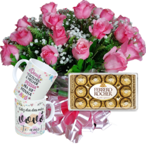 Buquê com 12 Rosas Cor Rosa+Caneca Vovó 325ml+Chocolate 12un