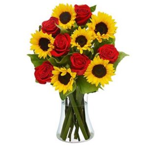 Arranjo no Vaso G com 8 Rosas Vermelhas e 8 Girassóis