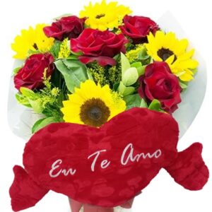 Mini buquê com 4 Rosas Vermelhas e 4 Girassóis+Coração Pelúcia “Eu Te Amo” 62×34