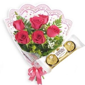 Mini buquê 6 com Rosas Vermelhas+Chocolate 3un
