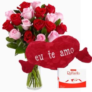 Arranjo no Vaso G com 24 Rosas Vermelhas e cor Rosa+Chocolate Rafaello 9un+Coração Pelúcia G "Eu Te Amo"